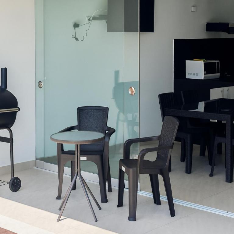 Departamento con Jacuzzi privado y acceso directo al mar - Three-Bedroom Apartment - 6