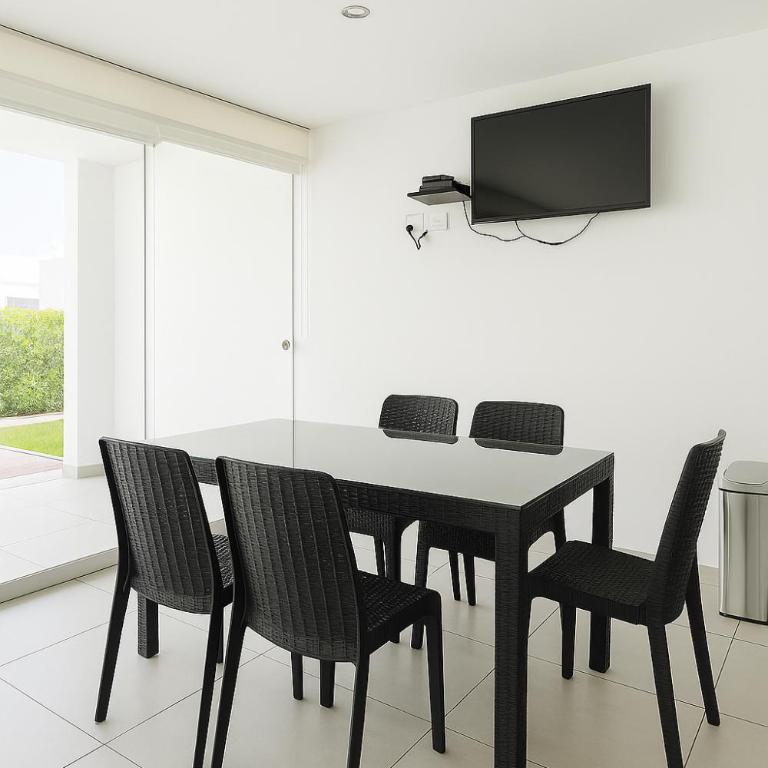 Departamento con Jacuzzi privado y acceso directo al mar - Three-Bedroom Apartment - 12