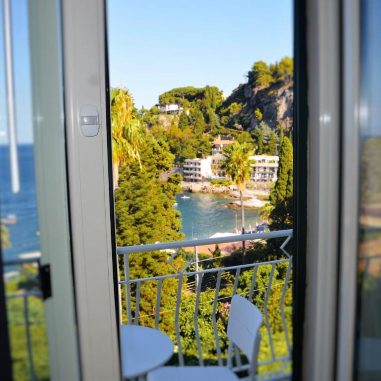 B&B A Due Passi Dal Mare - Camera Tripla Superior con Vista Mare - 15