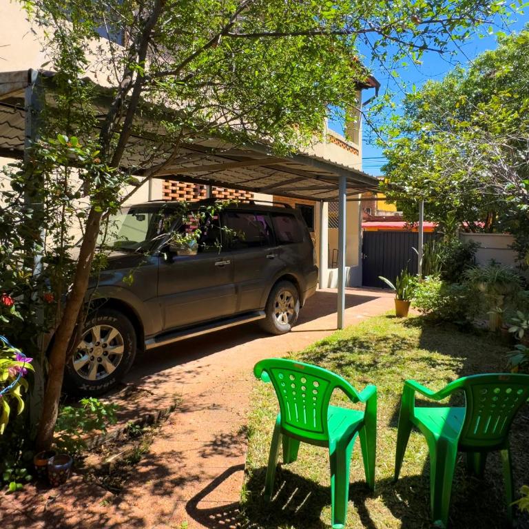 Casa estilo americano cerca del Shopping Mariscal con 2 garajes y WiFi - Two-Bedroom Townhouse - 34