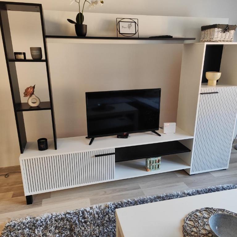 Konstantin Apartment - One-Bedroom Apartment - 17