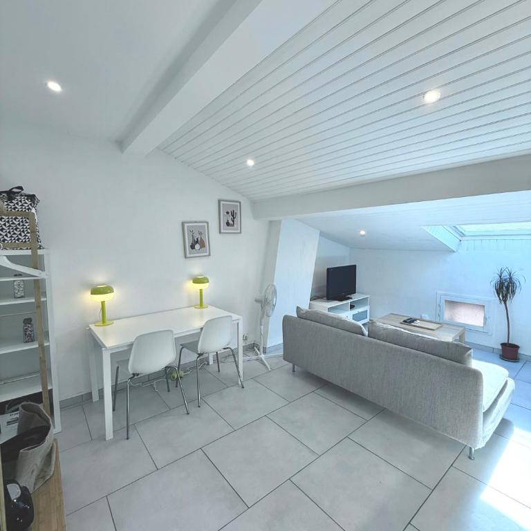 Studio Lumineux & Spacieux, Tout Neuf, Grand Lit - Apartment mit 1 Schlafzimmer - 8