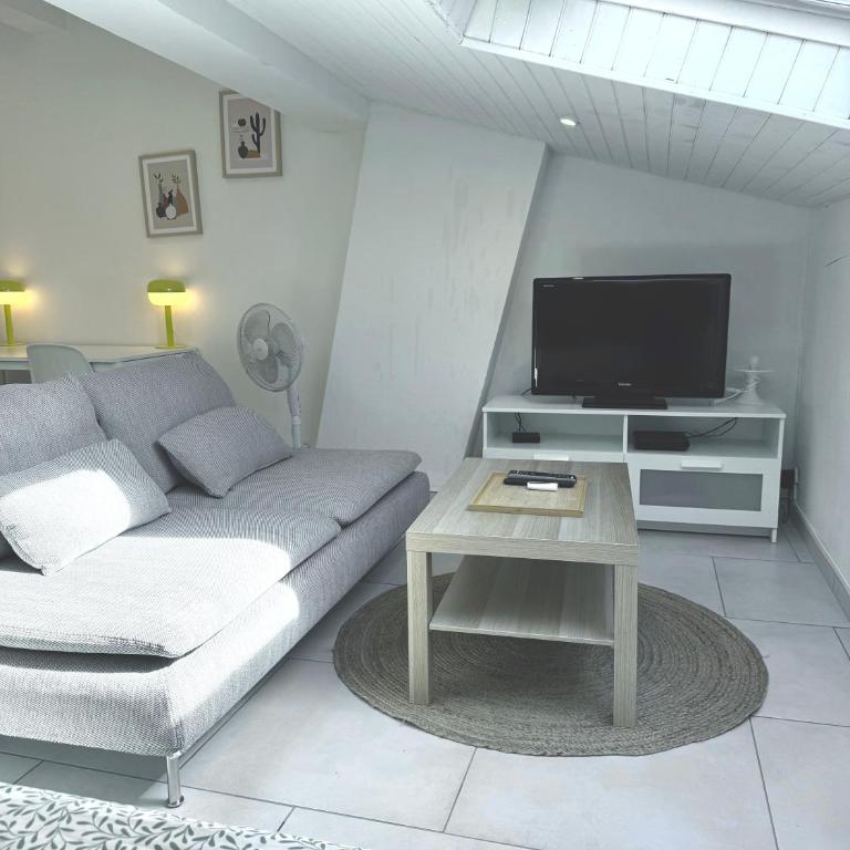 Studio Lumineux & Spacieux, Tout Neuf, Grand Lit - Apartment mit 1 Schlafzimmer - 1