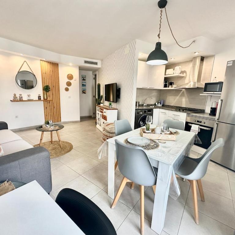 Candy Pop - AC, High speed internet ,Desk with natural light, Pool and two Terraces - Apartamento - 13