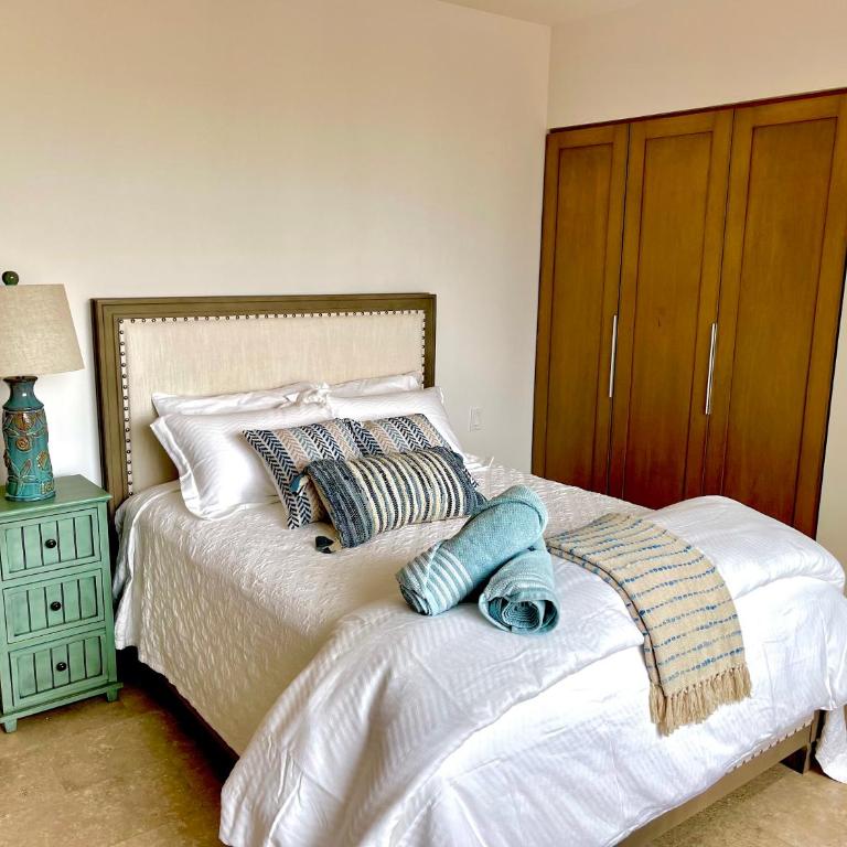 Spacious Pool Side Condo - SJD - Two-Bedroom Apartment - 29