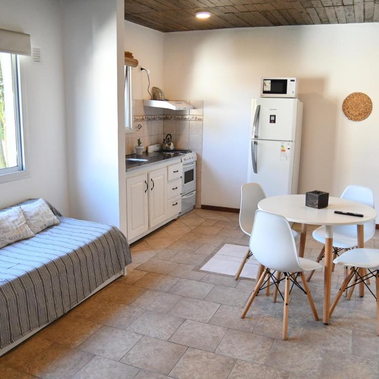 Hotel Edith - Deluxe One-Bedroom Apartment with Garden View - 16