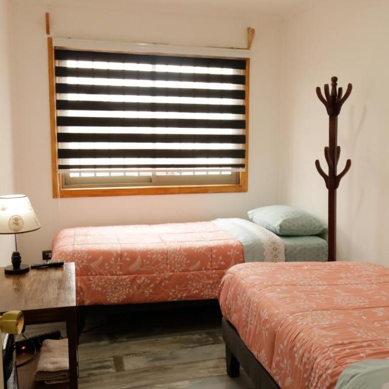 Hostel Rogiel - Recojo desde el Aeropuerto incluído - Habitación Doble con baño compartido - 2 camas - 7