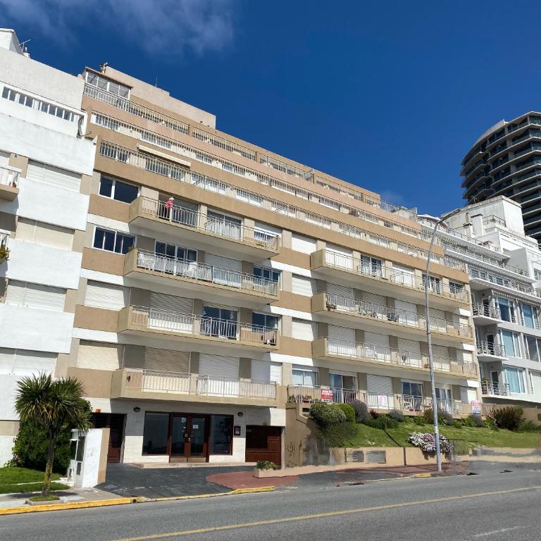 EDIFICIO FRENTE AL MAR! FG departamentos, Av Patricio Peralta Ramos 4283 piso 2 i - One-Bedroom Apartment - 10