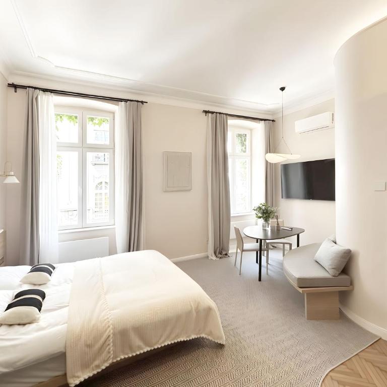 Design Suite in Prime Location Superstring Home - Suite Apartment - 2