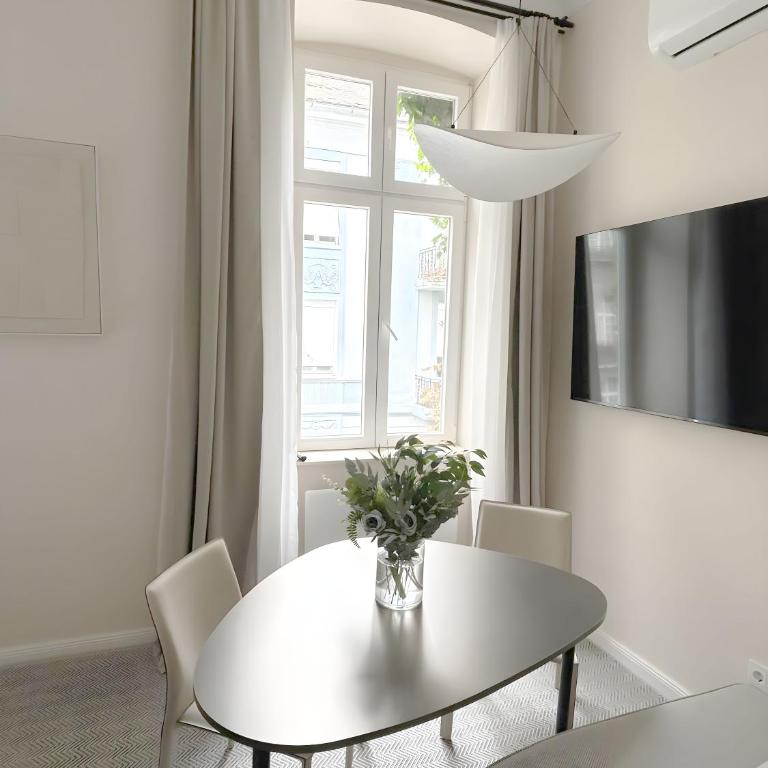 Design Suite in Prime Location Superstring Home - Suite Apartment - 4