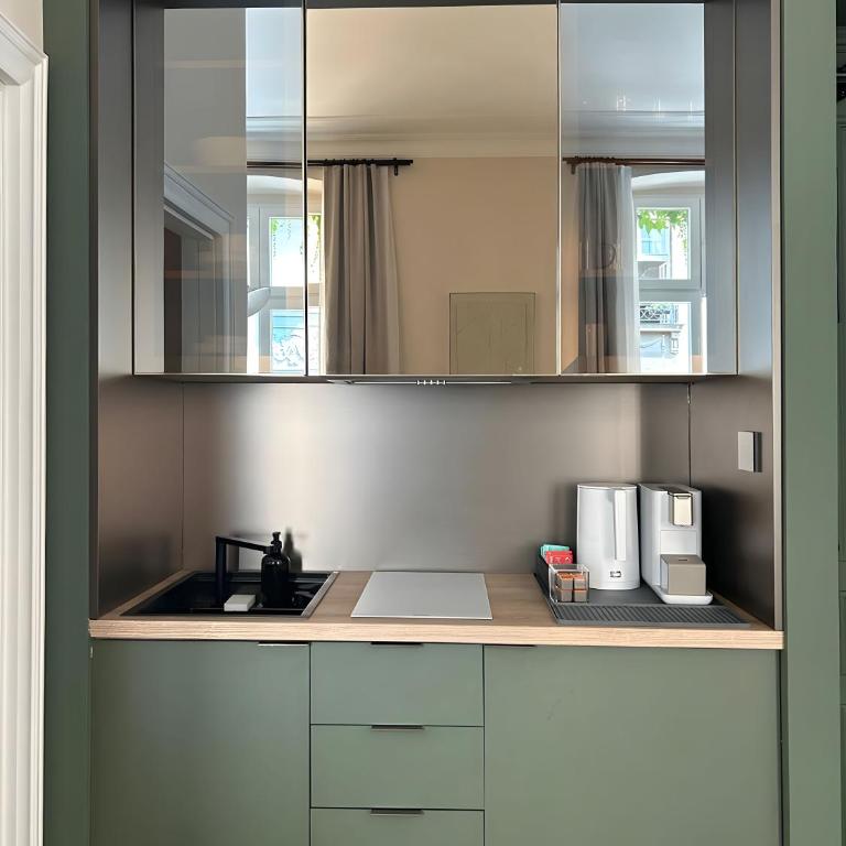 Design Suite in Prime Location Superstring Home - Suite Apartment - 6