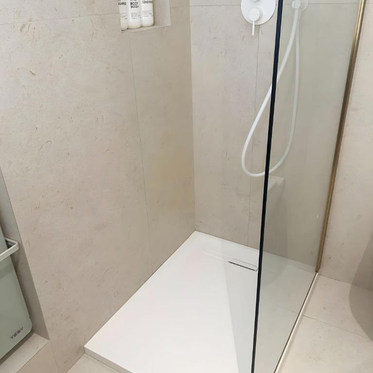 Design Suite in Prime Location Superstring Home - Suite Apartment - 14