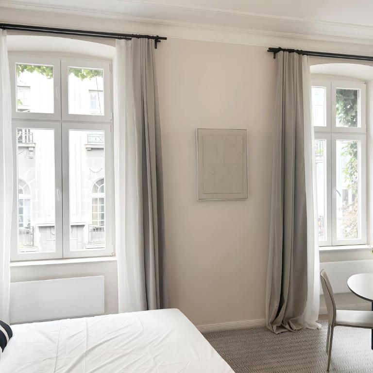 Design Suite in Prime Location Superstring Home - Suite Apartment - 8