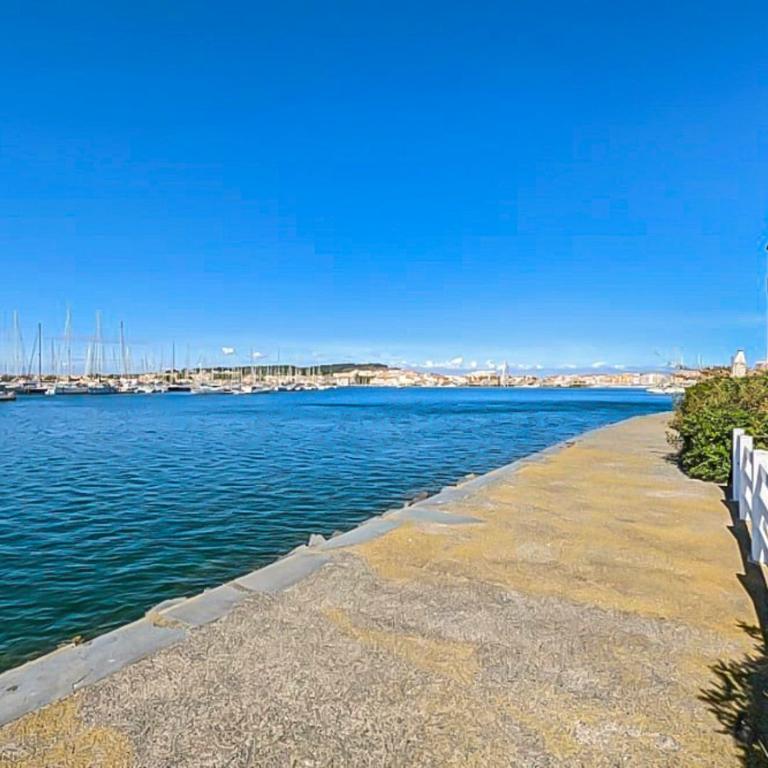 Piscine, Tennis & Vue sur le Port - Familienstudio - 21