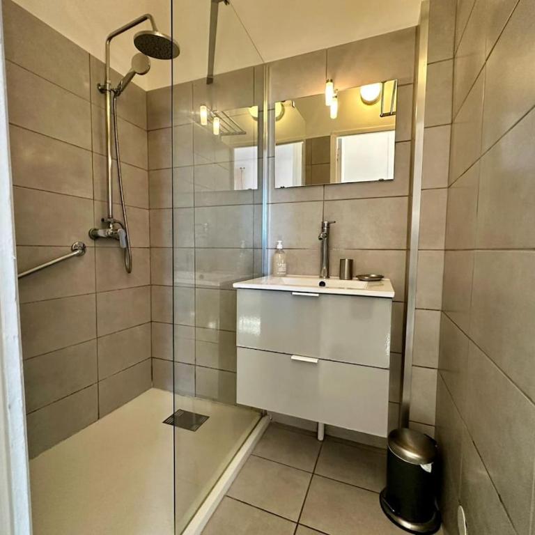 Charmant T2 proche Port Sanary et garage - Apartment mit 1 Schlafzimmer - 2