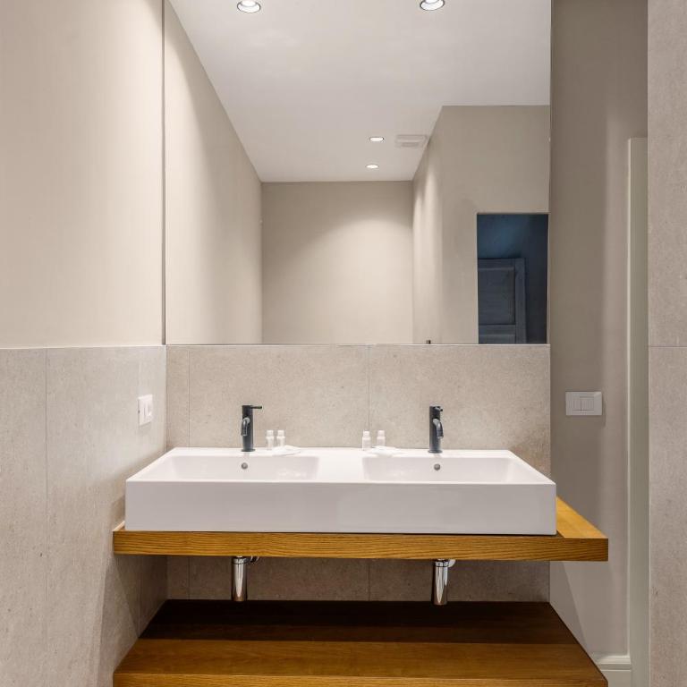 Palazzo Cavarretta - Le Stanze dei Baroni - Quadruple Room with Balcony - 9