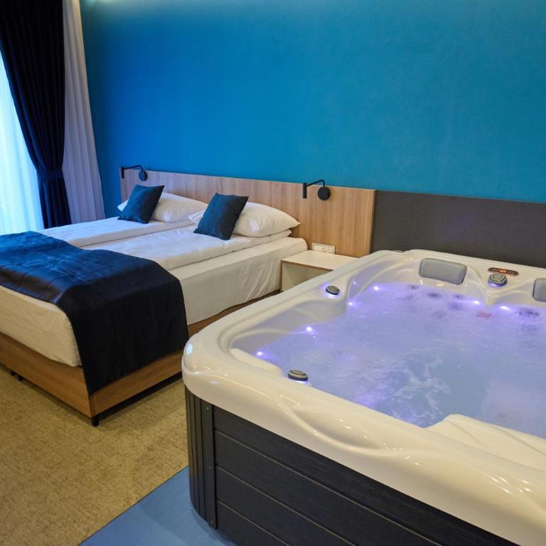 Hotel Luna Bihać - King Room with Spa Bath - 5