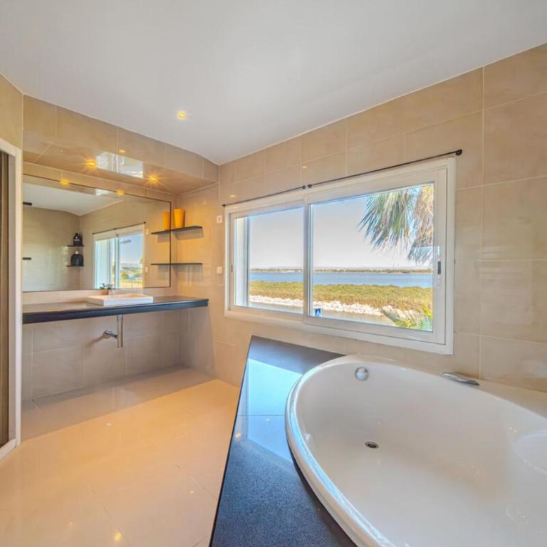 Canal House - Lake View - ParkingAir Conditioning - Villa 3 Chambres - 12
