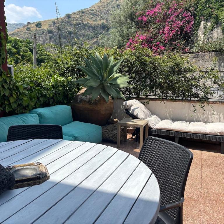 View Terrace Apartment in Taormina - Murmuria Eolia - King Studio with Sofa Bed - 11