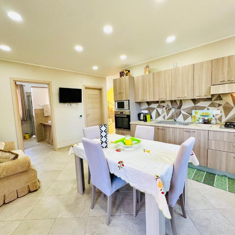 La Cinisara Apartments - Apartment mit 3 Schlafzimmern und Balkon - 8