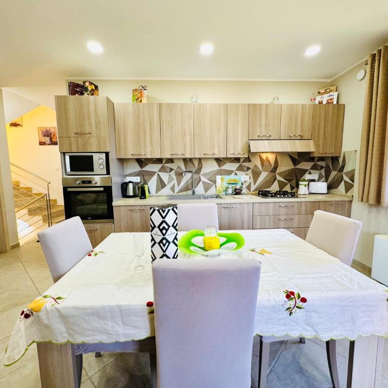 La Cinisara Apartments - Apartment mit 3 Schlafzimmern und Balkon - 10