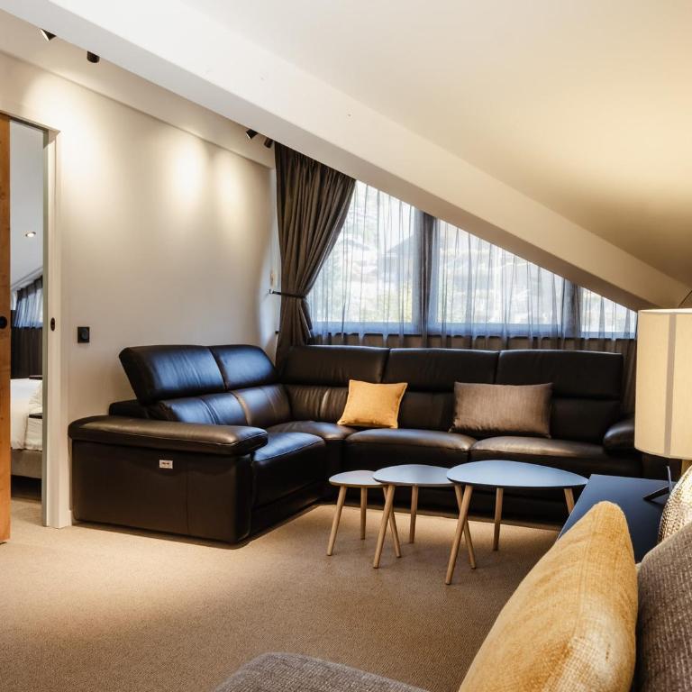 4★, 5 pers, village centre, 125 m pistes, 3 chambres, balcon sud, parking - FR-1-304-296 - Apartment - 9