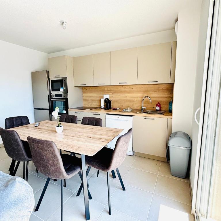 111 Acces direct 3min de la MER,2 places de parking gratuite, terrasse - Appartement 2 Chambres - 9
