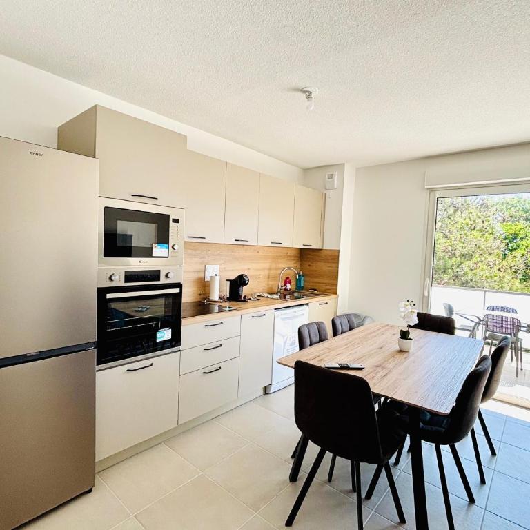 111 Acces direct 3min de la MER,2 places de parking gratuite, terrasse - Appartement 2 Chambres - 3
