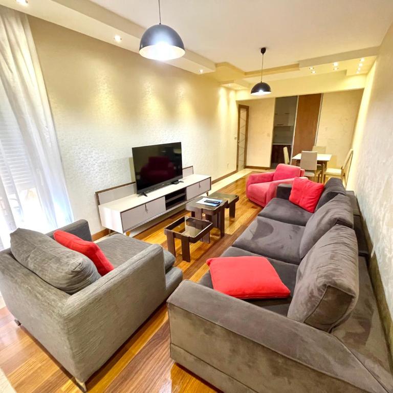 Podgorica Apartment Center - Apartman sa 2 Spavaće Sobe i Pogledom na Grad - 1