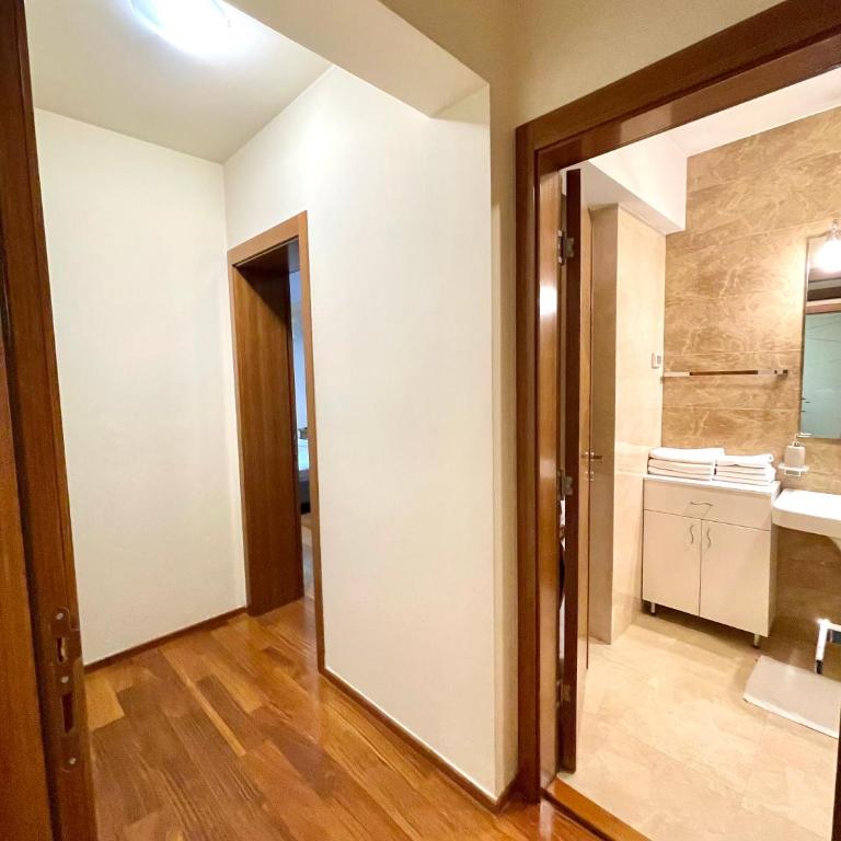 Podgorica Apartment Center - Apartman sa 2 Spavaće Sobe i Pogledom na Grad - 8