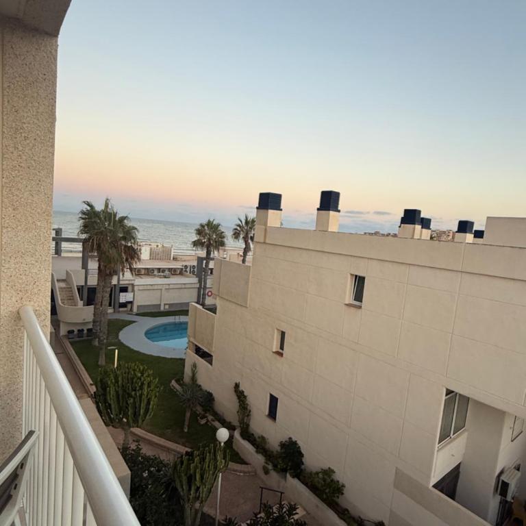 Torrevieja La Mata Primera línea playa - Apartamento con terraza y vistas parciales al mar - 23