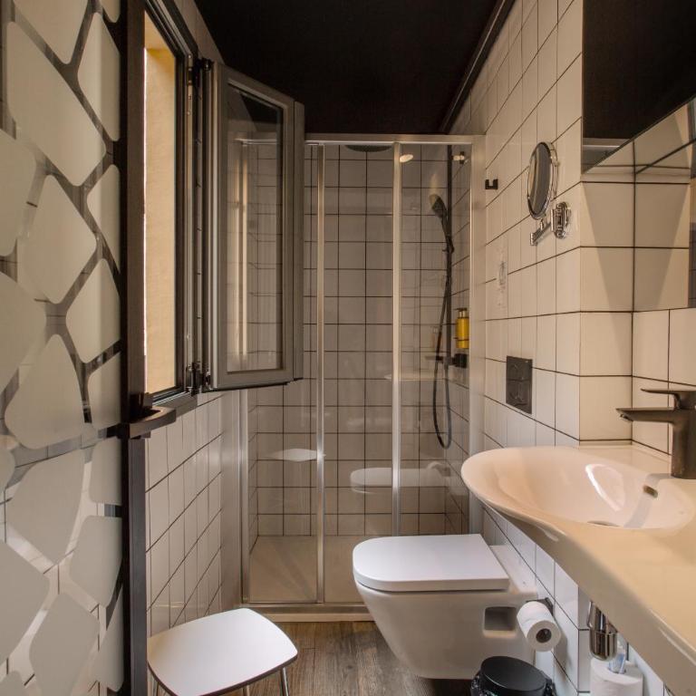 Pou - Habitación Doble con baño privado - 2