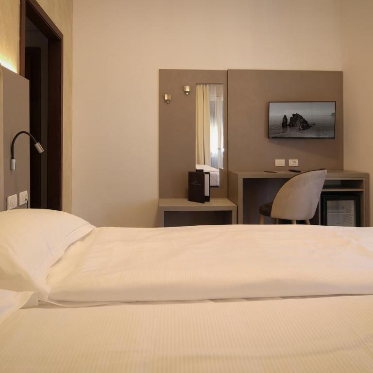 Hotel Margherita - Camera Superior Matrimoniale/Doppia con Letti Singoli - 2