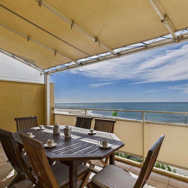 Grau d'Agde : Appartement 3 pièces avec terrasses à 20m de la plage - Appartamento con 2 Camere da Letto - 7