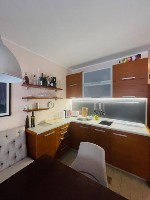 Cozy Bianca Studio - One-Bedroom Apartment - 9