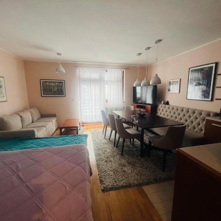 Cozy Bianca Studio - One-Bedroom Apartment - 2