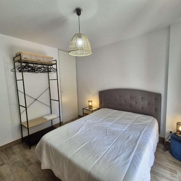 Confort et calme à Cavalaire : T2 climatisé avec Wi-Fi, balcon et double garage, proche centre-ville - FR-1-226B-186 - Appartement - 14