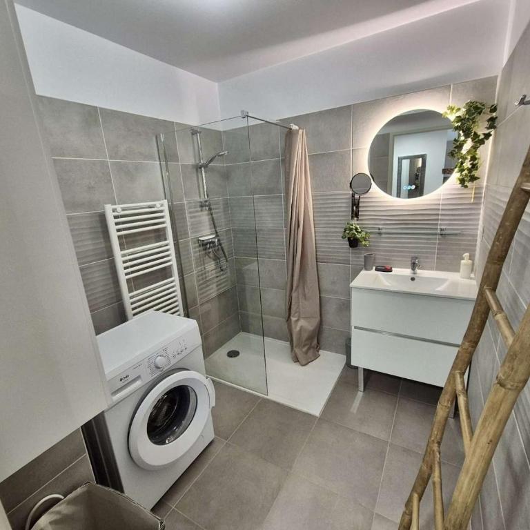 Confort et calme à Cavalaire : T2 climatisé avec Wi-Fi, balcon et double garage, proche centre-ville - FR-1-226B-186 - Appartement - 16