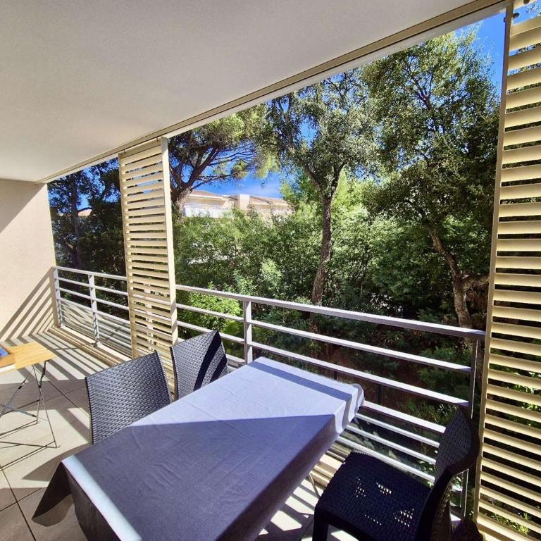 Confort et calme à Cavalaire : T2 climatisé avec Wi-Fi, balcon et double garage, proche centre-ville - FR-1-226B-186 - Appartement - 17
