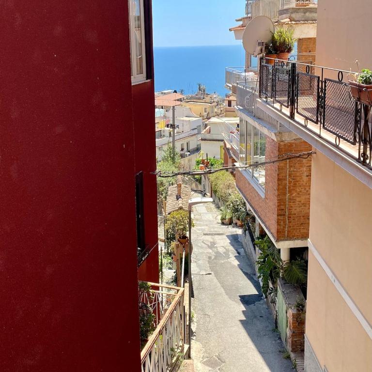 SicilyStudio Apartment in Taormina-Murmuria Minerva - Monolocale con Balcone - 6