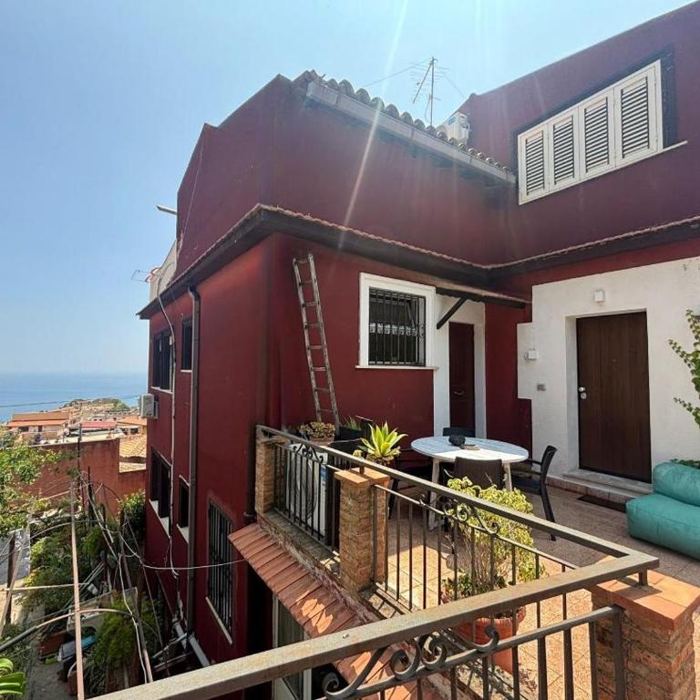 SicilyStudio Apartment in Taormina-Murmuria Minerva - Monolocale con Balcone - 10