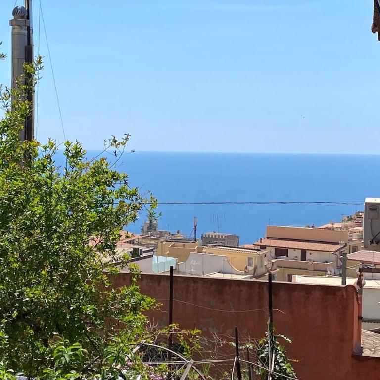 SicilyStudio Apartment in Taormina-Murmuria Minerva - Monolocale con Balcone - 11