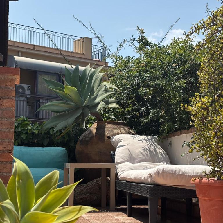 SicilyStudio Apartment in Taormina-Murmuria Minerva - Monolocale con Balcone - 24