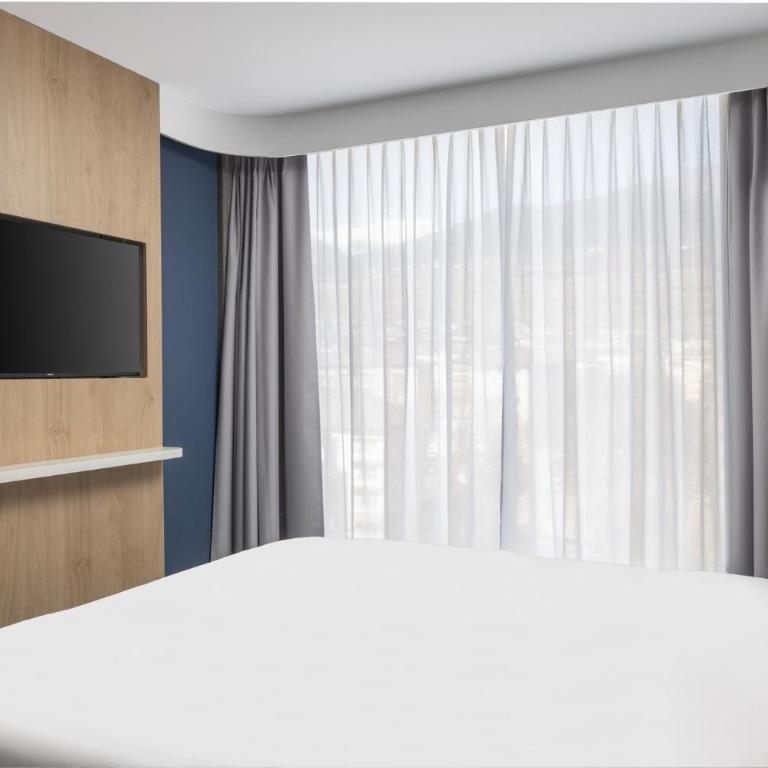 Holiday Inn Express & Suites Sion by IHG - Standard Zimmer mit Queensize-Bett - 11