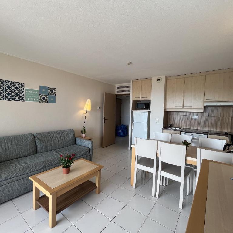 Magnifique vue mer avec piscine, Cap Hermes 410 - Apartment mit 2 Schlafzimmern, einem Balkon und Meerblick - 14