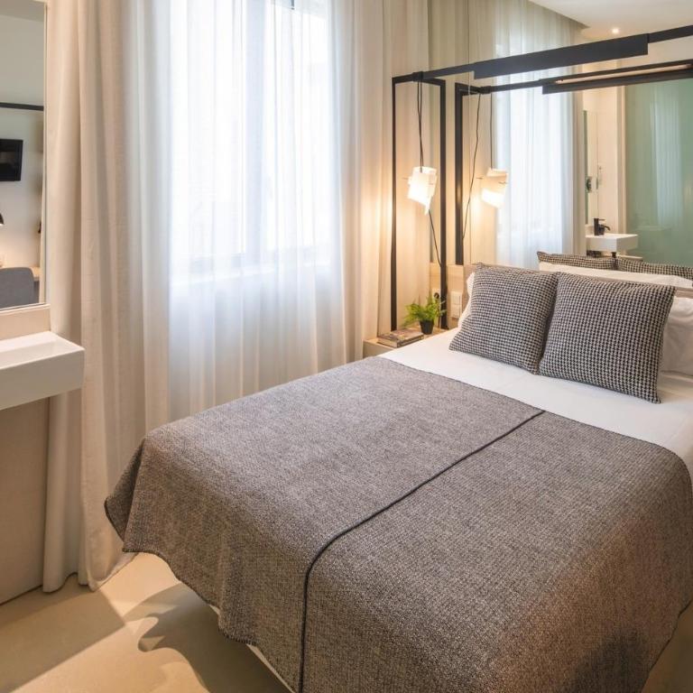 Hotel Denit Barcelona - Tiny Double Room - 3
