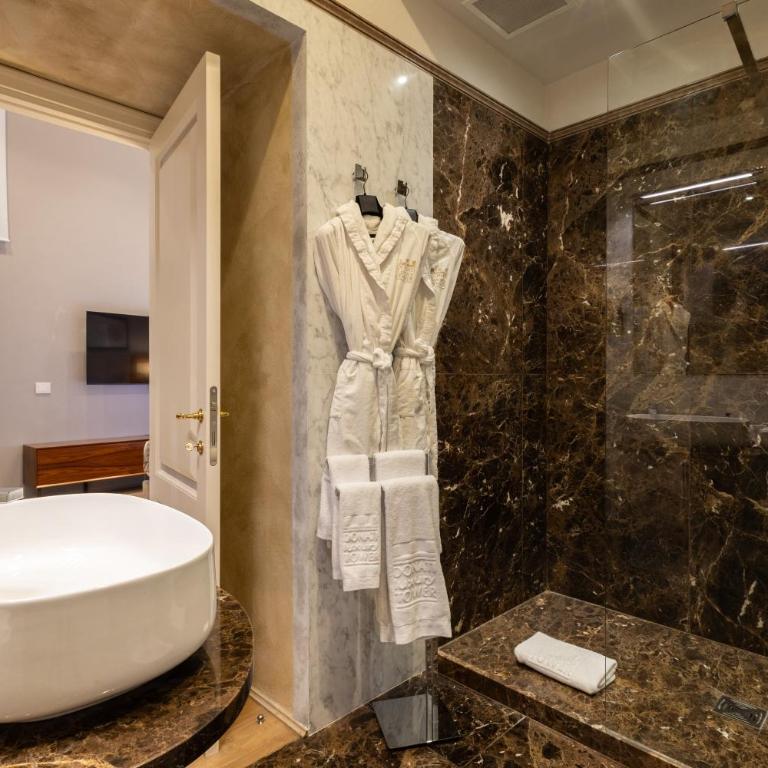 Donati Luxury Tower Suites - Michelangelo - Suite with Private Jacuzzi® with partial Duomo View - 6