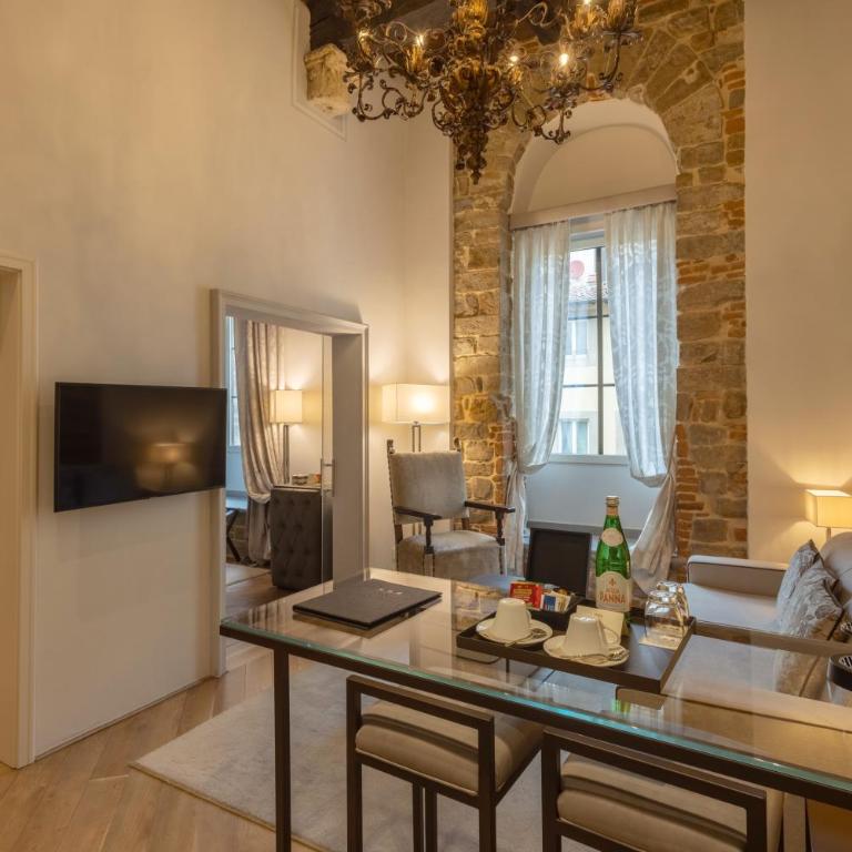 Donati Luxury Tower Suites - Botticelli - Deluxe Suite with Partial Duomo View - 6