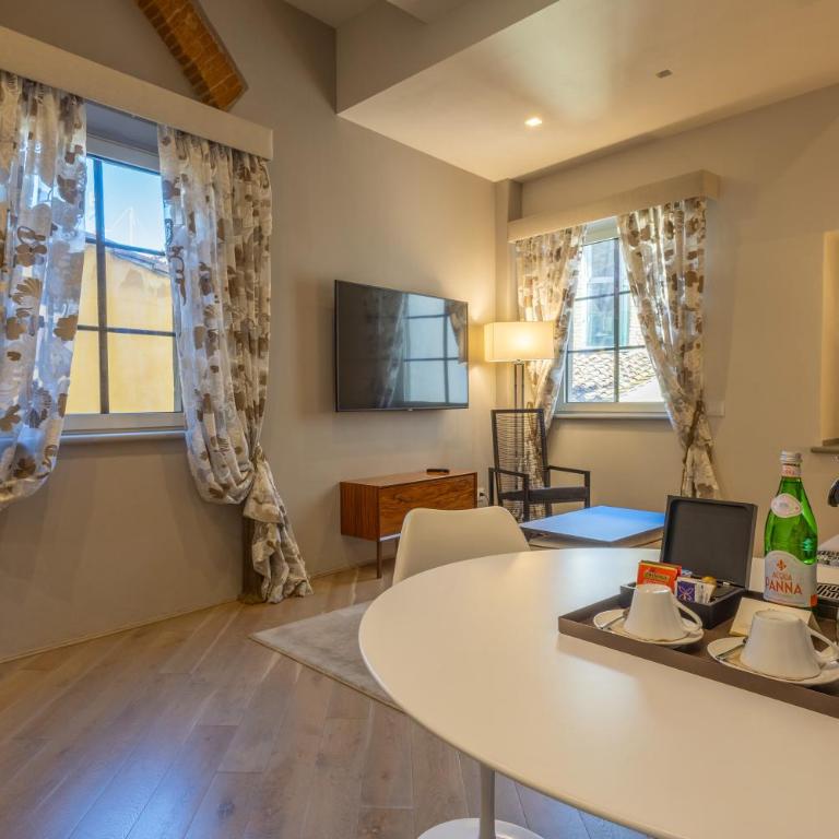 Donati Luxury Tower Suites - Donatello - Suite with Partial Duomo View - 5