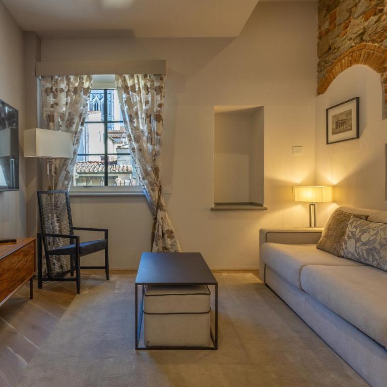 Donati Luxury Tower Suites - Donatello - Suite with Partial Duomo View - 2